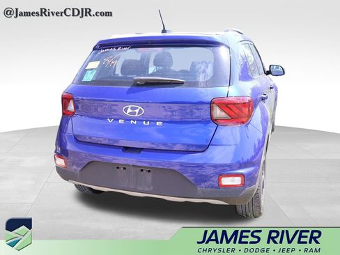 Used 2025 Hyundai Venue SEL FWD image 15