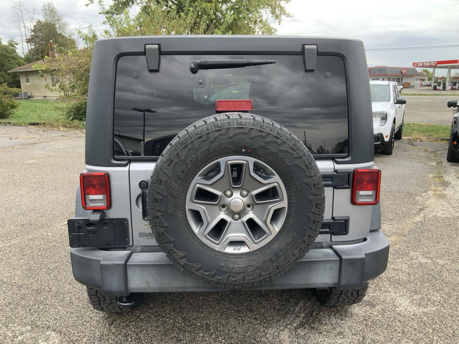 Used 2017 Jeep Wrangler Unlimited Rubicon w/ Cold Weather Group AWD/4WD image 8