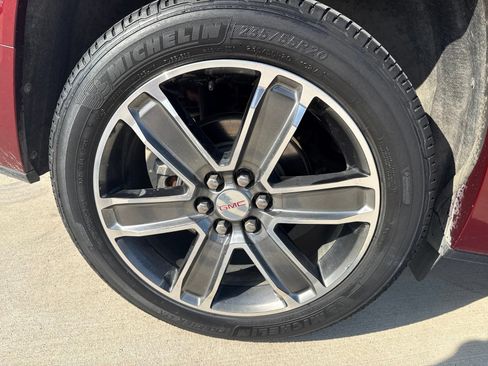 Used 2017 GMC Acadia Denali w/ Technology Package FWD image 22