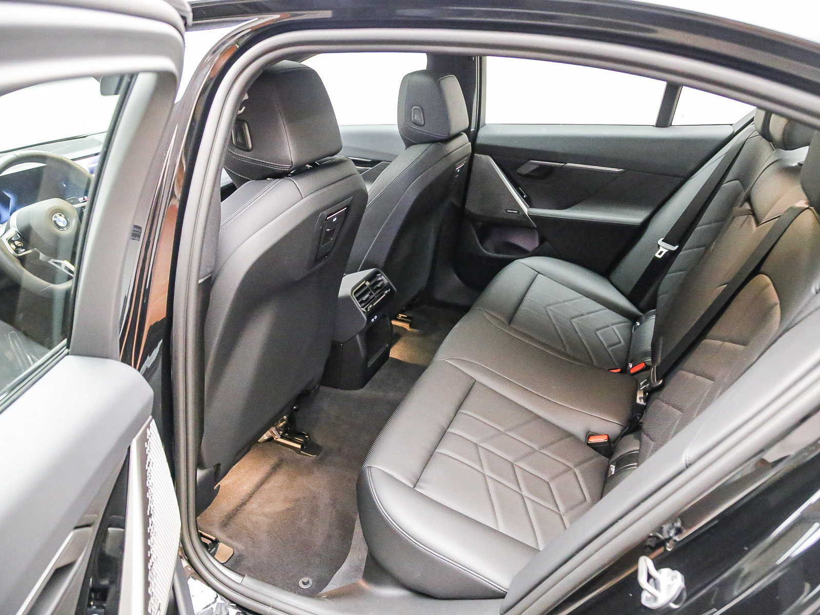 Used 2026 BMW 530i w/ M Sport Package RWD image 20