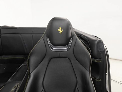 Used 2020 Ferrari Portofino RWD image 21