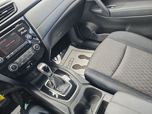 Used 2017 Nissan Rogue S image 27