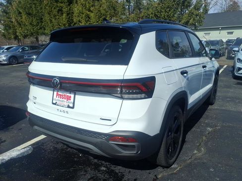 New 2026 Volkswagen Taos SE image 2