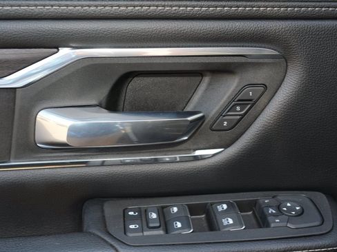 Used 2025 RAM 1500 Laramie AWD/4WD image 18
