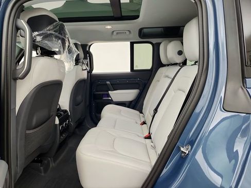 New 2026 Land Rover Defender 110 X-Dynamic SE image 27