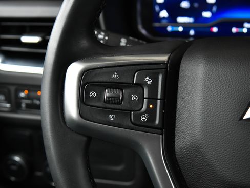 Used 2023 Chevrolet Suburban Premier image 34