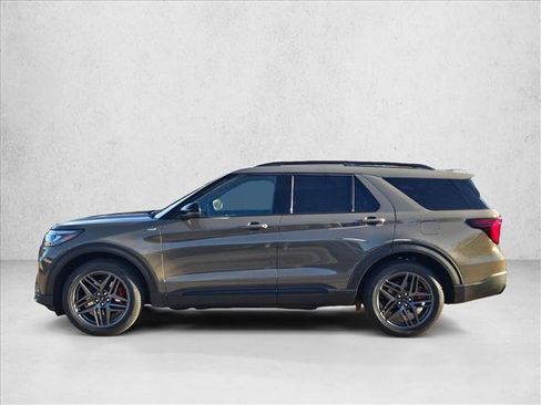 New 2026 Ford Explorer ST-Line w/ ST-Line Street Pack RWD image 5