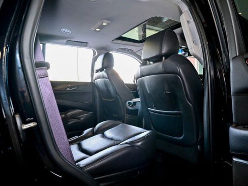 Used 2017 Cadillac Escalade Luxury AWD/4WD image 25