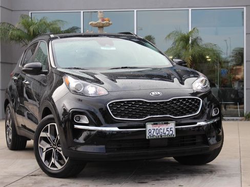 Certified 2022 Kia Sportage EX w/ EX Technology Package image 2
