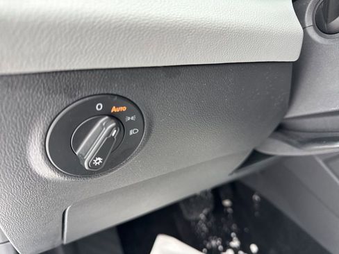 Used 2023 Volkswagen Taos SE image 12