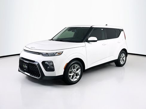 Used 2022 Kia Soul LX w/ Technology Package FWD image 3