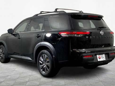 Used 2022 Nissan Pathfinder SV w/ SV Black Package image 4
