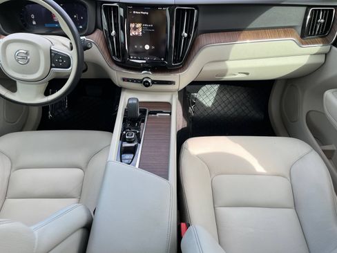 Used 2022 Volvo XC60 B5 Momentum w/ Advanced Package AWD/4WD image 14