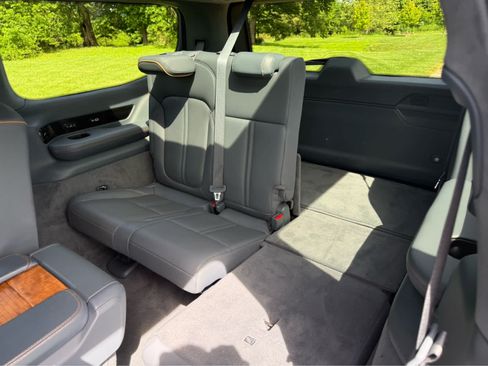 Used 2022 Jeep Grand Wagoneer Series II AWD/4WD image 13