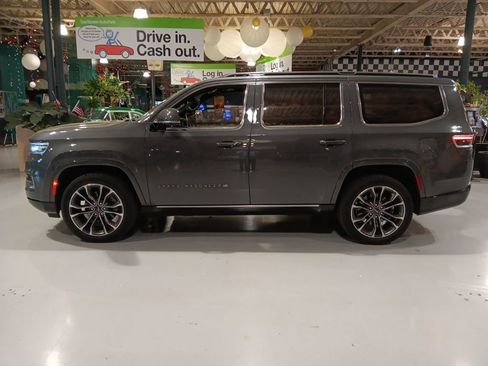 Used 2022 Jeep Grand Wagoneer Series III w/ Rear Seat Video Group 1 image 9