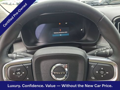 Certified 2025 Volvo XC40 B5 Plus AWD/4WD image 20