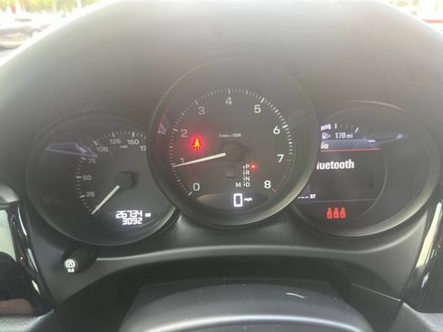 Used 2023 Porsche Macan AWD/4WD image 16