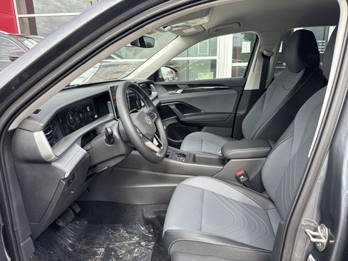 New 2026 Volkswagen Tiguan SE FWD image 23