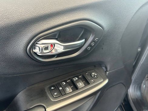 Used 2020 Jeep Cherokee Limited FWD image 16