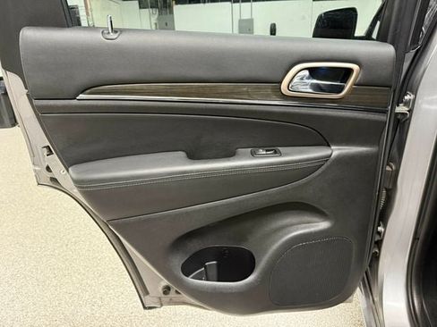 Used 2015 Jeep Grand Cherokee Overland AWD/4WD image 23