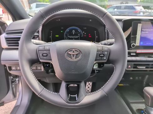 Used 2026 Toyota Camry SE FWD image 19
