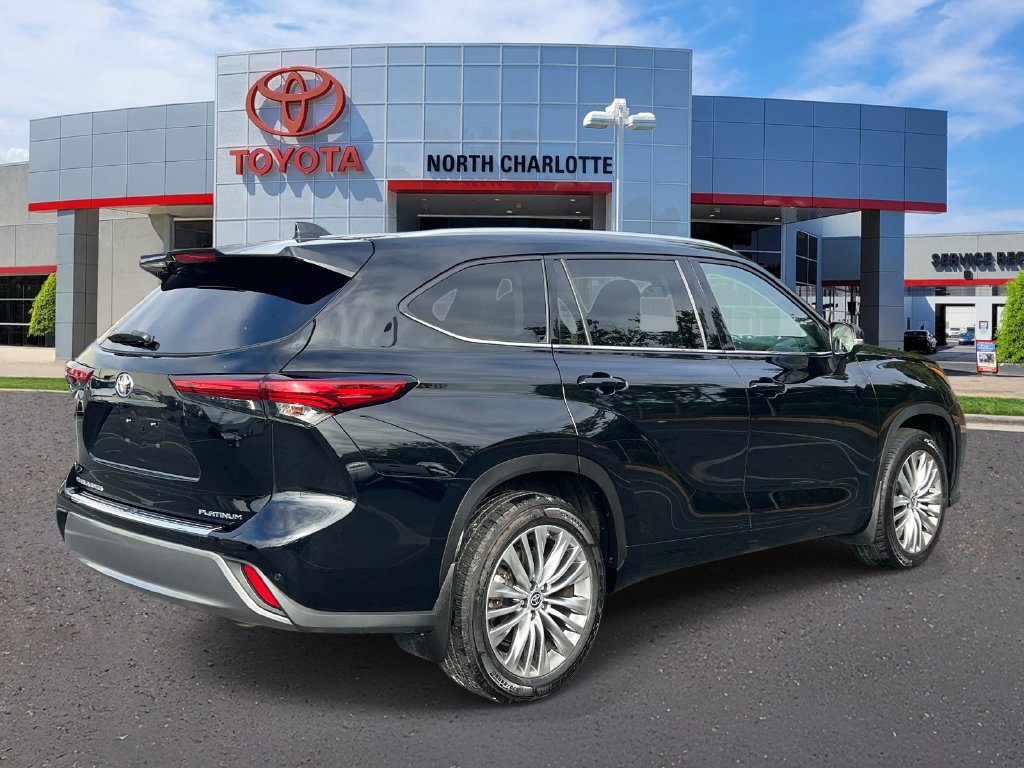 Used 2023 Toyota Highlander Platinum FWD image 8