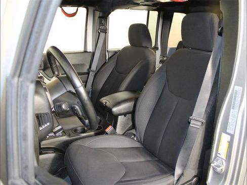 Used 2018 Jeep Wrangler Unlimited Sport S image 11