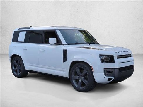 Used 2025 Land Rover Defender 110 V8 AWD/4WD image 3