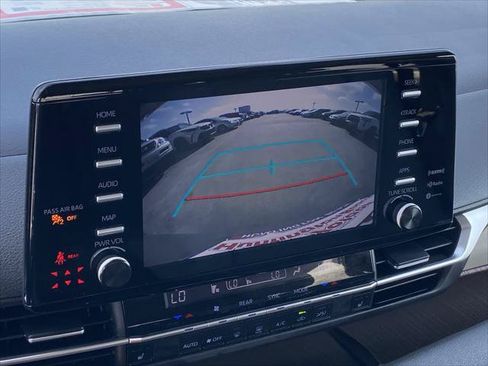 Certified 2024 Toyota Sienna XLE FWD image 23
