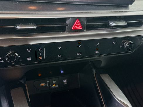 Used 2024 Kia Sorento LX image 23