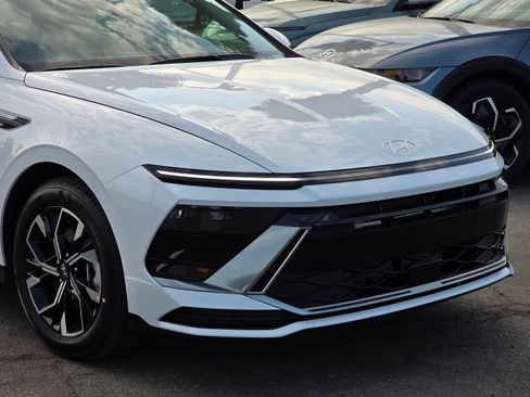 New 2025 Hyundai Sonata SEL image 3