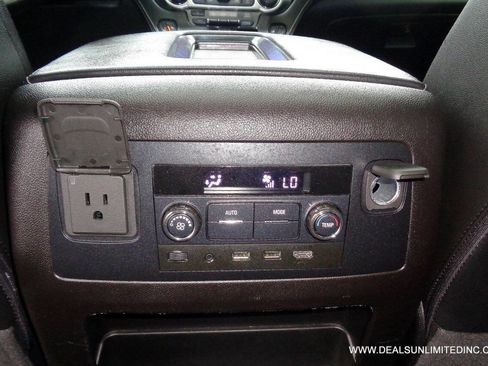 Used 2019 Chevrolet Suburban LT image 23