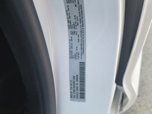 Used 2025 Chrysler Pacifica Select FWD image 24