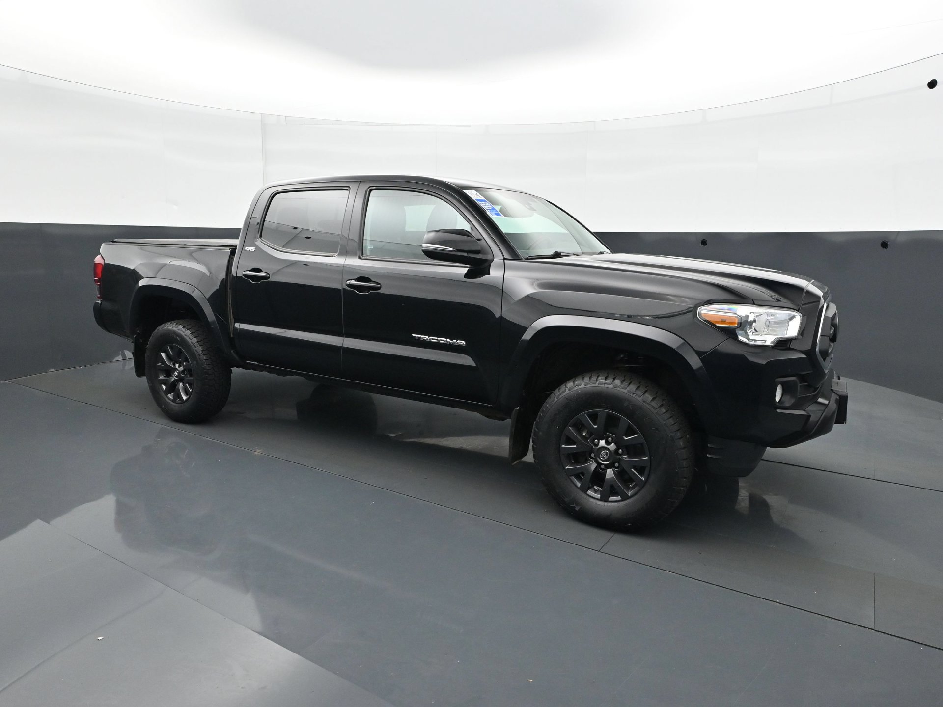 Used 2020 Toyota Tacoma SR5 w/ Technology Package AWD/4WD image 9
