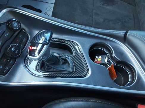 Used 2016 Dodge Challenger R/T Scat Pack w/ Leather Interior Group image 18