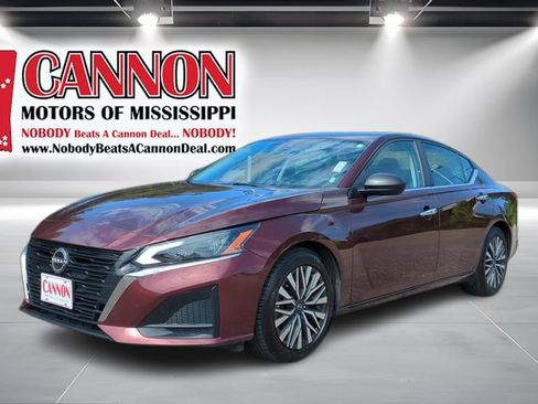 Used 2024 Nissan Altima 2.5 SV FWD image 1