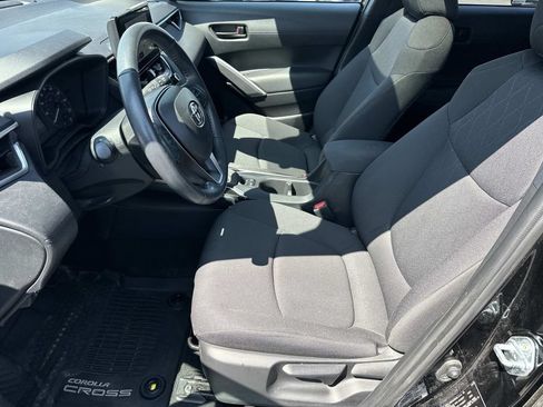 Used 2024 Toyota Corolla Cross LE w/ Moonroof Package AWD/4WD image 19