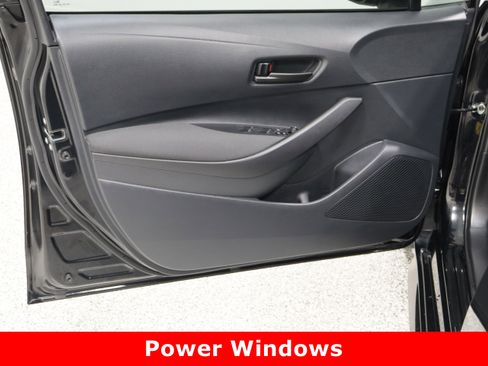 Used 2025 Toyota Corolla LE image 12