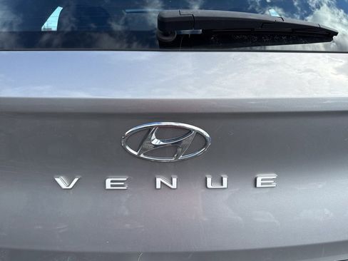 Used 2023 Hyundai Venue SEL image 10