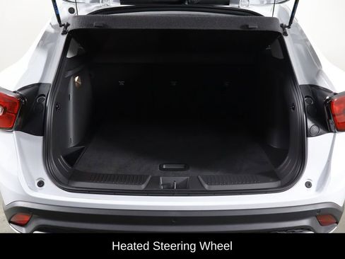 Used 2025 Chevrolet Trax LT w/ Driver Confidence Package FWD image 18