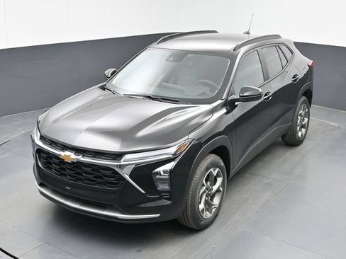Used 2026 Chevrolet Trax LT w/ Driver Confidence Package FWD image 35