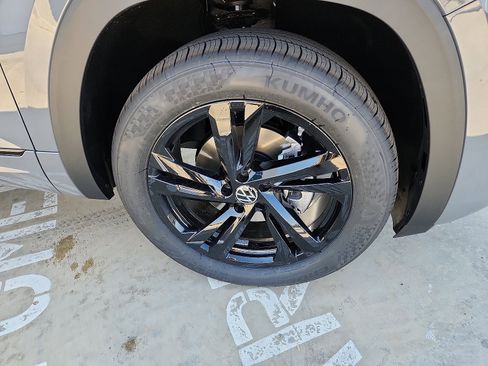 New 2026 Volkswagen Atlas Cross Sport SEL R-Line image 9