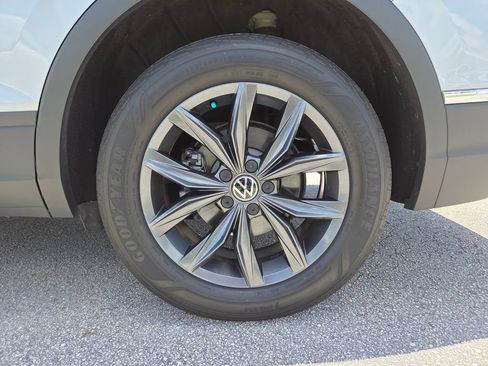 Used 2023 Volkswagen Tiguan SE FWD image 22