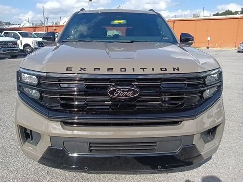 New 2026 Ford Expedition Platinum w/ Stealth Performance Package AWD/4WD image 8