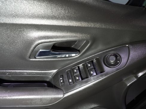 Used 2020 Chevrolet Trax LT w/ LT Convenience Package FWD image 8