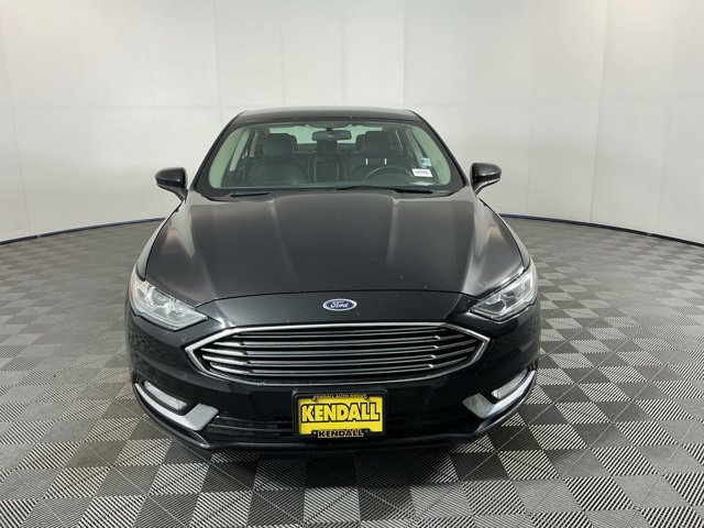 Used 2018 Ford Fusion SE w/ Equipment Group 601A FWD image 2
