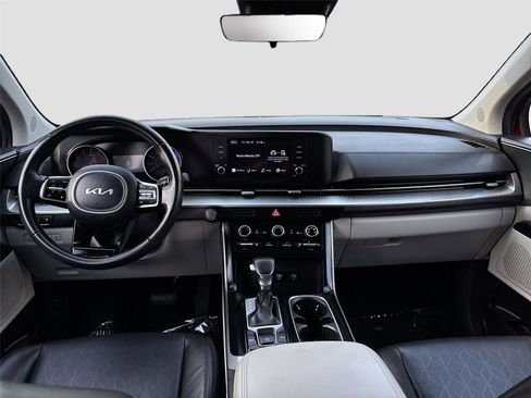 Used 2024 Kia Carnival LX image 21