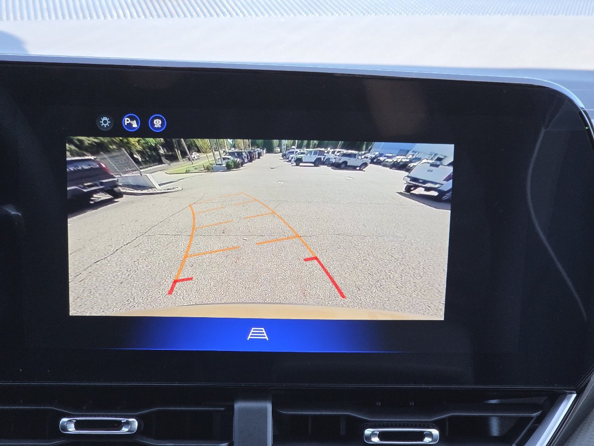 New 2027 Chevrolet Equinox LT w/ Convenience Package II AWD/4WD image 9
