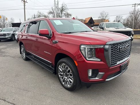 Used 2023 GMC Yukon XL Denali Ultimate image 7