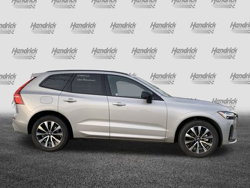 Used 2025 Volvo XC60 B5 Plus image 11